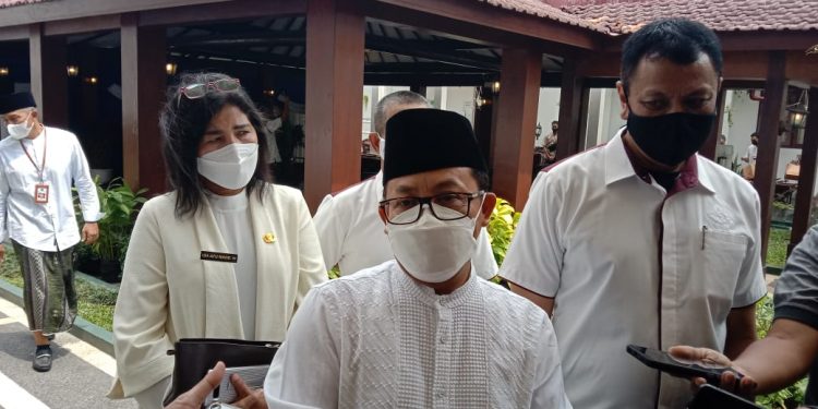 Wali Kota Malang, Sutiaji menanggapi instruksi penurunan harga tes PCR. Foto: M Sholeh