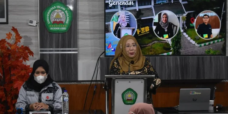 Dekan FEB Unisma, Nur Diana memberikan sambutan dalam kegiatan Road to BEI dan IPOT. Foto: dok