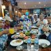 Jamuan makan malam Dr Aqua Dwipayana kepada teman-teman yang bertugas di Media Center Kominfo. Foto: dok