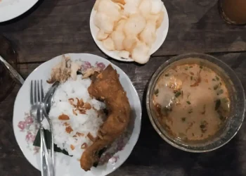 lodeh - Menyantap Lodeh Pedas Sambil Memandang Gunung Arjuno di Warung Kopi Sontoloyo