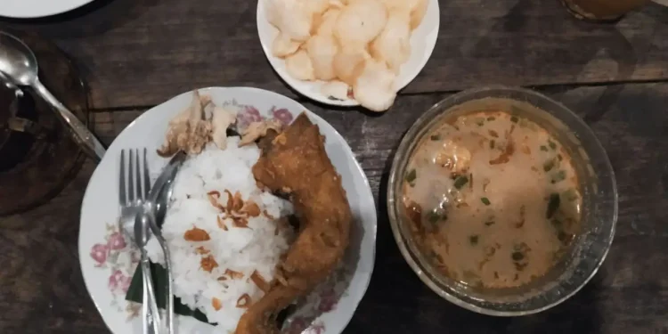 lodeh - Menyantap Lodeh Pedas Sambil Memandang Gunung Arjuno di Warung Kopi Sontoloyo