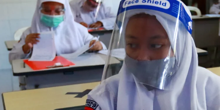 Siswa di Kota Malang menjalani pembelajaran tatap muka. Foto: Rubianto