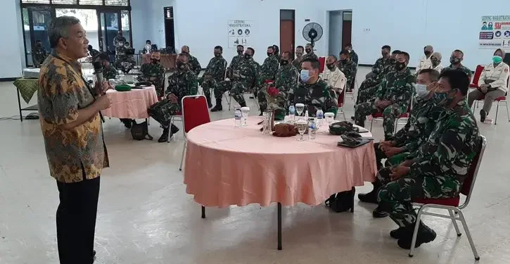 Komunikasi - Saat Pakar Komunikasi Dr Aqua Dwipayana Diskusi Sekitar Tiga Jam Sama Danrem 074/Warastratama Kolonel Inf Rudy Saladin