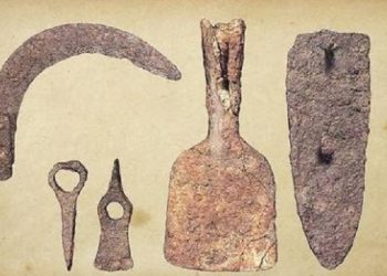 Artefak atau alat-alat dari batu pada masa purba yang ditemukan di Pacitan/tugu malang