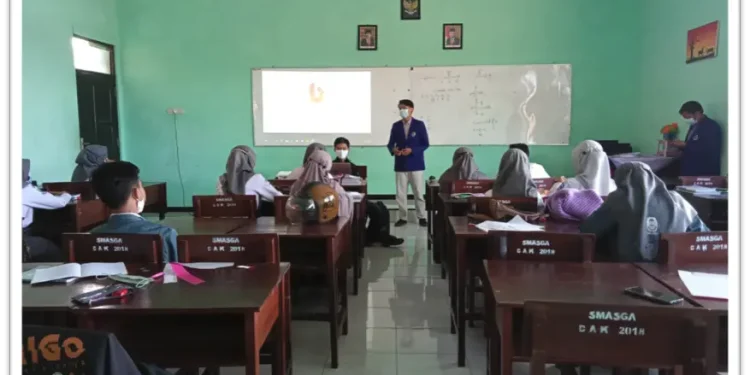 Litbot memberikan pendampingan pada siswa kelas XII secara jarak jauh.