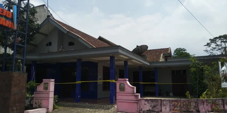 Seorang pria ditemukan tewas di rumah sendiri