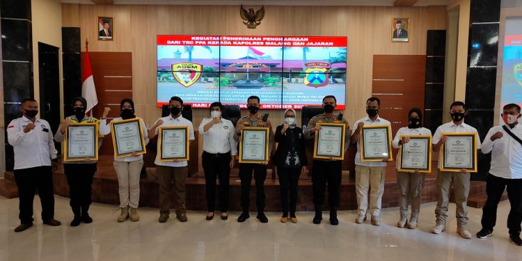 TRC Komnas PPAI bersama Kapolres dan anggota Polres Malang.