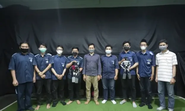 Polinema tim robot