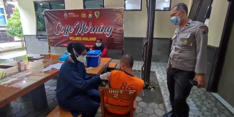Tahanan Polres Malang vaksinasi