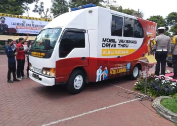 polres - Polres Se-Malang Raya Kompak Laksanakan Vaksinasi Drive Thru