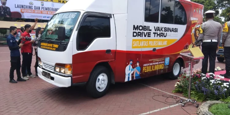 polres - Polres Se-Malang Raya Kompak Laksanakan Vaksinasi Drive Thru