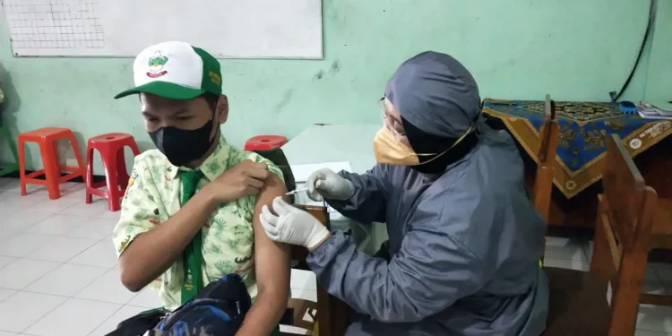 vaksinasi pelajar terkendala comorbid.
