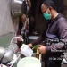 Petugas mengambil sampel air untuk diuji