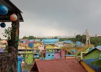 Destinasi wisata Kampung Warna warni Jodipan Kota Malang.