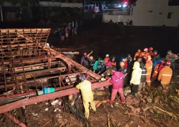 Banjir Bandang Terjang 5 Desa di Batu, Jembatan Penghubung Dusun Gintung dan Buludendeng Putus Total