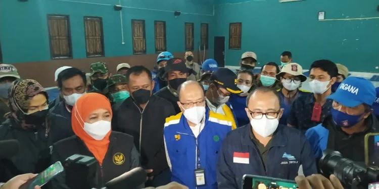 batu - Kunjungi Kota Batu, Khofifah Nyalakan Tanda Waspada Ancaman Bencana Hidrometeorologi