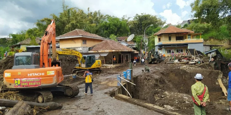 banjir - Korban Tewas Akibat Banjir Bandang Bertambah Jadi 7 Orang