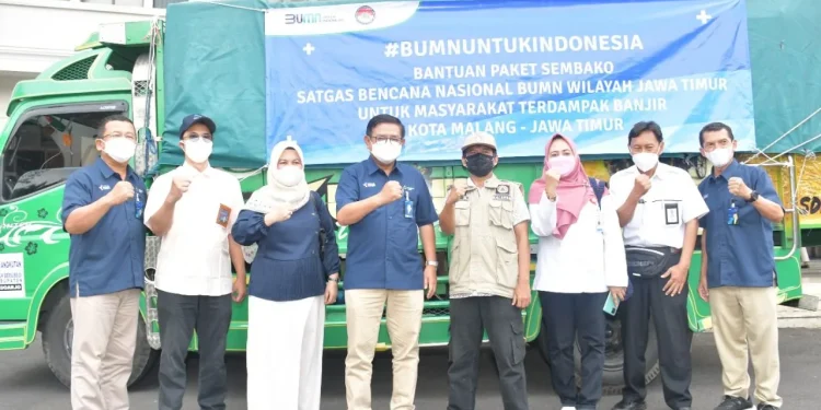 bencana - Satgas Bencana BUMN Jatim Salurkan Bantuan untuk Korban Banjir Bandang