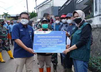Petrokimia Gresik Kirim 1.200 Paket Sembako untuk Korban Banjir Bandang