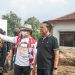 Anggota Komisi VII DPR RI, Gus Ali saat memberikan bantuan dan bertakziah ke rumah warga terdampak banjir bandang Kota Batu, pada Minggu (7/11/2021). Foto: dok