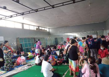 Pengungsi di Posko Senaputra Kota Malang bersiap pulang ke rumah masing-masing. Foto: M Sholeh