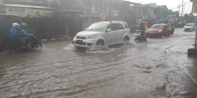 Banjir di Jalan Raya Wandanpuro, Bululawang. Foto: Aisyah