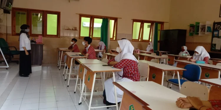 Pembelajaran tatap muka di Kota Malang. Foto: M Sholeh