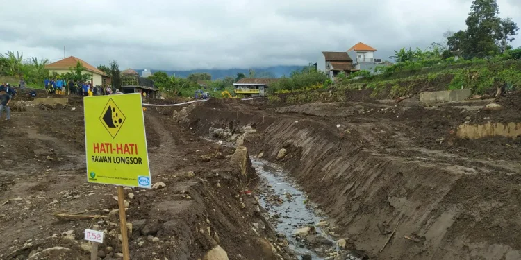 sungai brantas - Hijaukan Hulu Sungai Brantas, DLH Kota Batu Siapkan 2.300 Tanaman