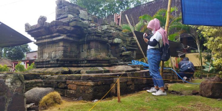 Tim Balai Pelestarian Cagar Budaya (BPCB) Jawa Timur melakukan ekskavasi di Candi Songgoriti Kota Batu, pada Jumat (12/11/2021). Jika sudah, candi tertua di Jawa Timur ini akan direkonstruksi. Foto: Ulul Azmy