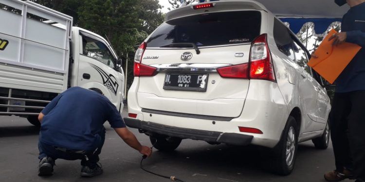 Uji emisi kendaraan di Kota Malang pada Selasa (5/10/2021) lalu. Foto: M Sholeh