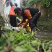 sutiaji - Sutiaji Pimpin Gerakan Angkat Sampah dan Sedimen di Sungai