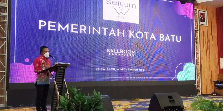 Wakil Wali Kota Batu, Punjul Santoso saat memberi sambutan dalam kegiatan Sosialisasi Ketentuan Peraturan Perundang-undangan di Bidang Cukai, pada Selasa (16/11/2021). Foto: Ulul Azmy