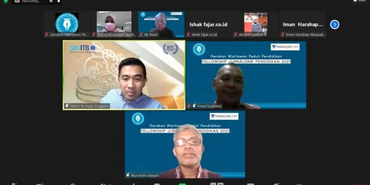 Pelatihan Jurnalistik dan Fellowship Jurnalisme Pendidikan (FJP) 2021 Batch III yang diselenggarakan oleh Gerakan Wartawan Peduli Pendidikan (GWPP) bekerja sama dengan PT Paragon Technology and Innovation, pada Selasa (16/11/2021). Foto: tangkapan layar