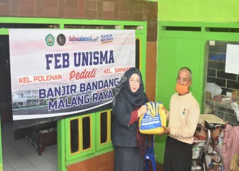 FEB Unisma Salurkan Sembako kepada Korban Banjir Bandang
