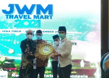 Wakil Gubernur Jawa Timur, Emil Elistianto Dardak (kanan) saat JWM Travel Mart. Foto: Ulul Azmy