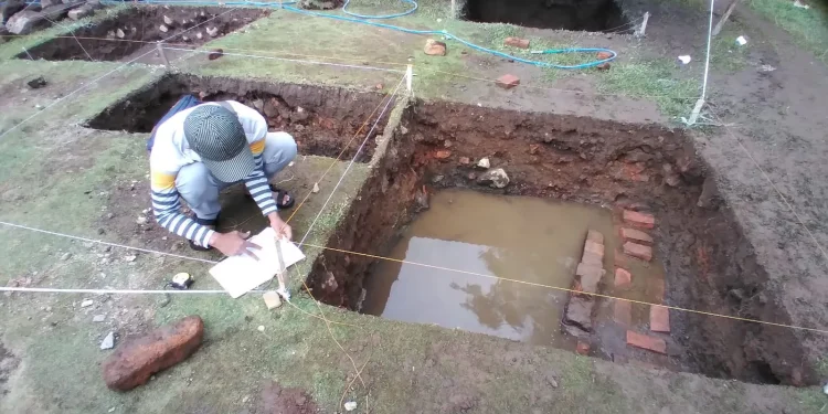 Proses ekskavasi Candi Songgoriti. Foto: Ulul Azmy