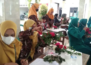 Warga Lereng Gunung Kawi Ubah Mawar Jadi Produk Olahan