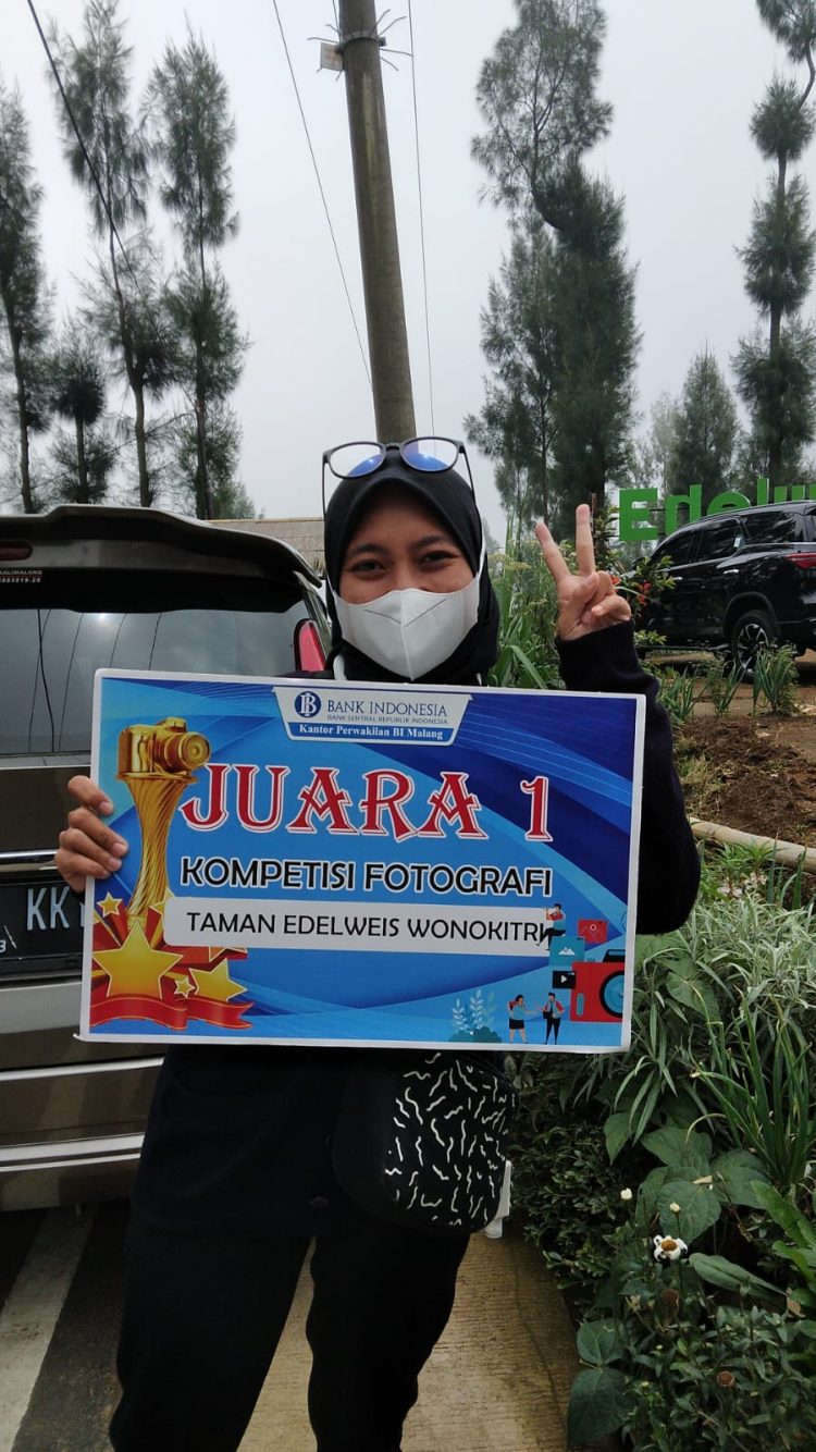 Feni Yusnia didapuk menjadi juara 1 dalam Kompetisi Fotografi Jurnalistik oleh Kantor Perwakilan (KPw) Bank Indonesia (BI) Malang. Foto: dok