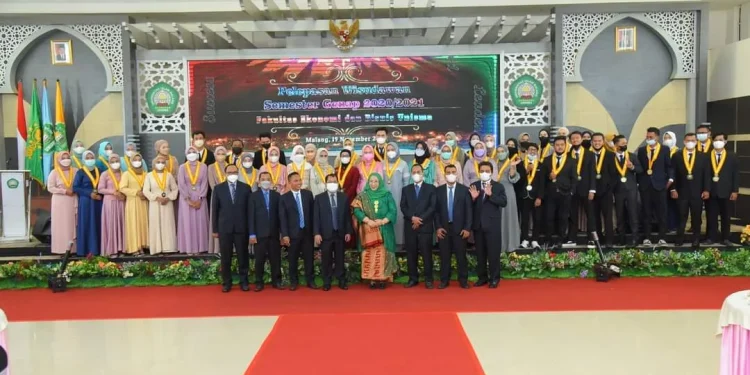 Pelepasan dan Tasyakuran Wisuda periode ke-66 FEB Unisma. Foto: dok