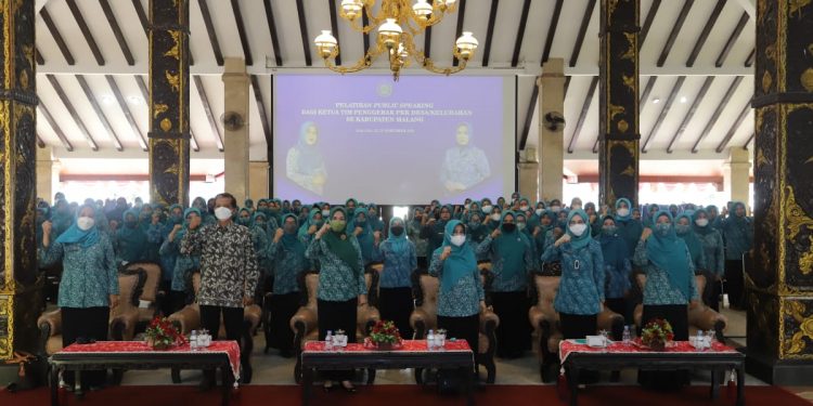 Pelatihan Public Speaking bagi Tim Penggerak PKK Desa/Kelurahan se-Kabupaten Malang. Foto: dok
