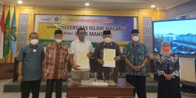 Universitas Islam Malang bersama Bank Mandiri komitmen cetak lulusan berjiwa enterpreneur. Foto: Feni Yusnia