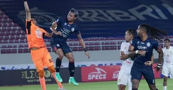 Arema - Laga Panas Arema vs Persebaya Berakhir Seri, Singo Edan di Posisi 3 Besar Klasemen Sementara