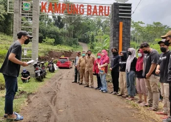 unikama - Mahasiswa KKNT MBKM Fakultas Hukum Unikama, Andil dalam Pengelolaan Lingkungan Kampung Baru Desa Bangelan