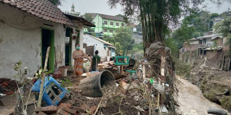 Kawasan terdampak banjir bandang di Kota Malang. foto/M Sholeh
