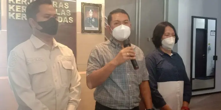 Kasat Serse Polresta Malang Kota memberikan penjelasn soal tersangka pengeroyokan