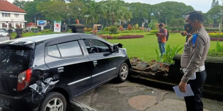 tugu malang