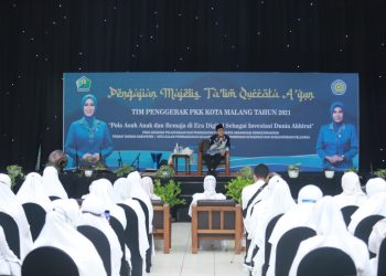 Pengajian Majelis Ta'lim Qurrota A'yun TP PKK Kota Malang di Gedung Kartini hari Jumat (20/11/2021).