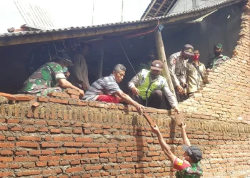 angin kencang dan hujan deras rusak 9 rumah