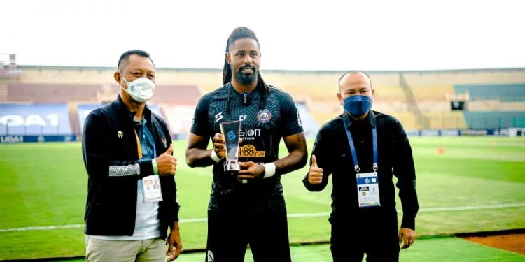 Bomber arema fc mendapat penghargaan di LIga 1