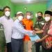 tim JTS Polinema serahkan bantuan pada RW 6 Kelurahan Klojen.